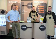 Marcel, Michael en Andreas van Hermann. Zij zijn opzoek naar verschillende distributiepunten om hun producten in Nederland op de markt te zetten.