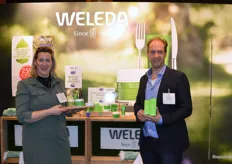 Natuurlijk kon Weleda niet gemist worden op de biobeurs. Zij introduceerden de grote verpakking 75ml van Skin Food Light welke bijna een bestseller is momenteel. Op de foto Sylvia Scheepers en Antal van Hensbergen. 