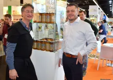 Michel van De Kleinste Soepfabriek en Marcel van Handelsagent Duitsland. Marcel doet voor Michel de Duitse markt benaderen voor de soep. 