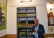 Jan Fleurkens trakteerde de bezoekers graag op Mongozo bier, het eerste dat zowel biologisch, glutenvrij als Fairtrade gecertificeerd is.