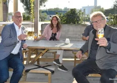 Ruben Bringsken van Baltersen, Manon Pierens en Eric Odenwald van brouwerij De Leckere. 