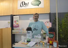 Ronald Bakker met de theemerken van Organic Flavour Company: iDo! en Natural Temptation.